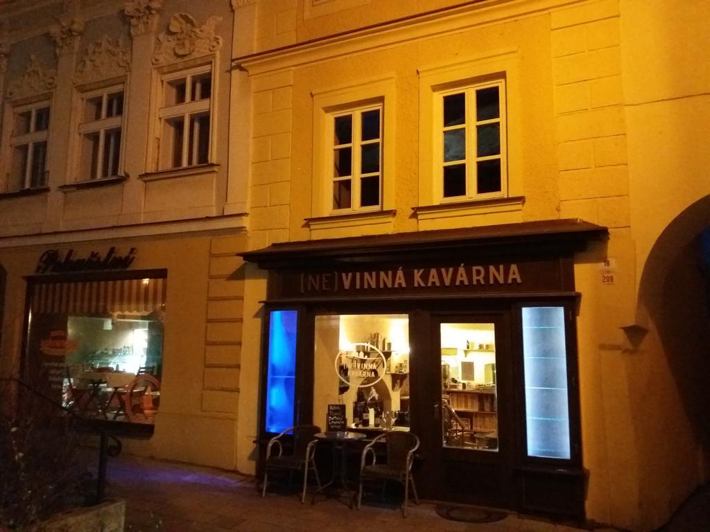 Vinna Kavarna Mikulov Eksteriør bilde